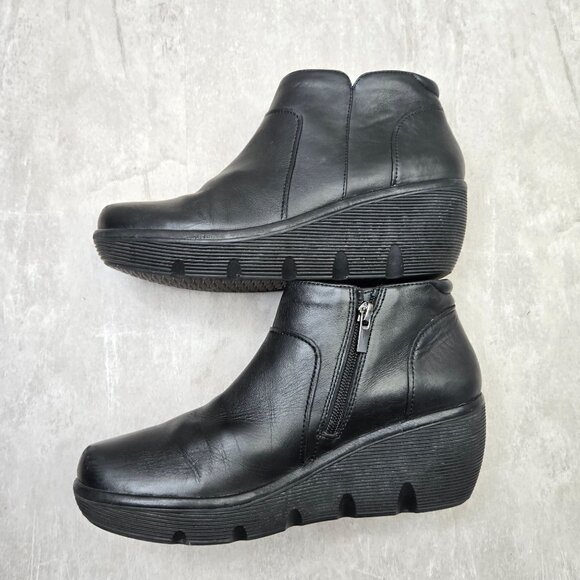 Clarks Ankle Boots Wedge 8.5 Black Leather Minimalist Comfort Platform Booties - Picture 6 of 13